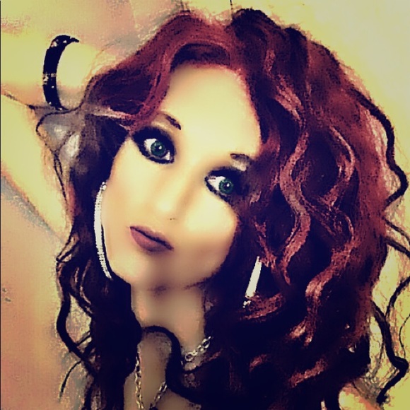 Moving sale! Any item 💚💚  3 for 10$ or 5 for 18$ - Picture 1 of 7